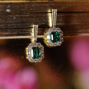 custom emerald gemstone earring