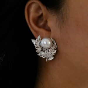 The sophistication of pearls combined with diamonds with these bespoke earrings.