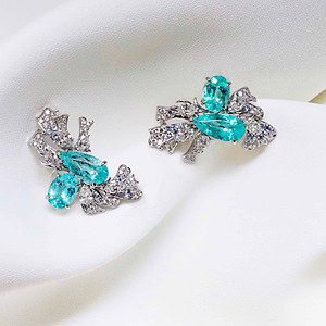 Brilliant Paraíbas bestow their pacific essence to this gorgeous earpiece that is made whole with the addition of Diamonds and pastel Sapphires.