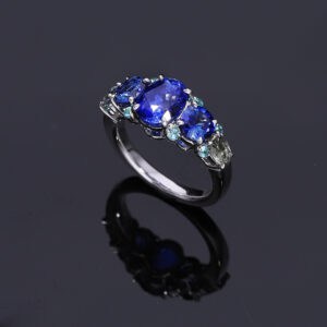 Blue sapphire ring