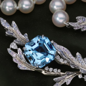 Aquamarine necklace in Pearls chain