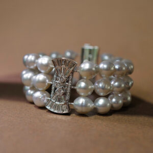 Classic and atemporal diamond and pearl cuff, with an art-deco flair!