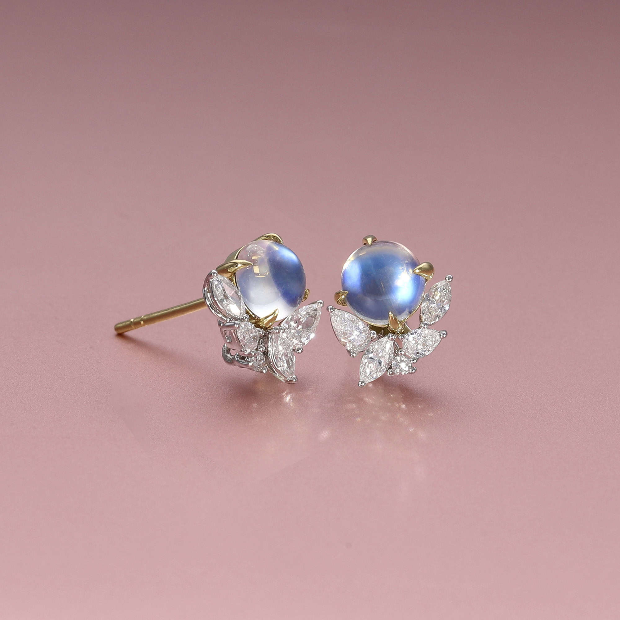 (Madetoorder) Moonstone Stud Earrings with Diamond Mini Wing Jackets