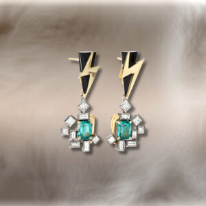Modular earrings: a calla lily signature! A striking combination of yellow gold and onyx in adramatic contrast evocative of a lightning bolt in a pitch-black sky. Completed by detachable art-deco green tourmaline pendants!